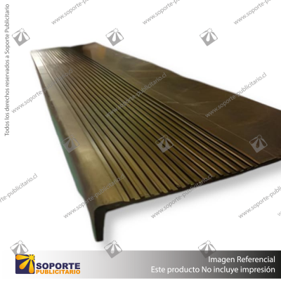 GRADA DE GOMA ESTRIADA 120 X 30 NEGRA CON PESTANA 120X30 NEGRA CON PESTANA